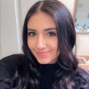 Meet your Posher, Olivia